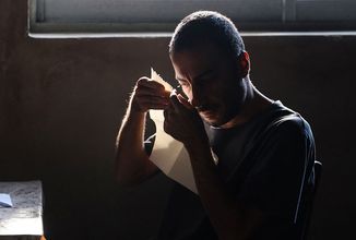 Íránské drama Beyond the Wall vypráví o slepém nešťastníkovi, který se vzepře zákonu